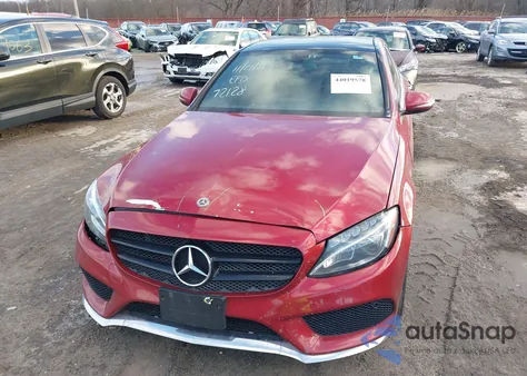 2018 Mercedes-Benz C 300 4Matic z USA, uszkodzony, nr VIN 55SWF4KB2JU272128
